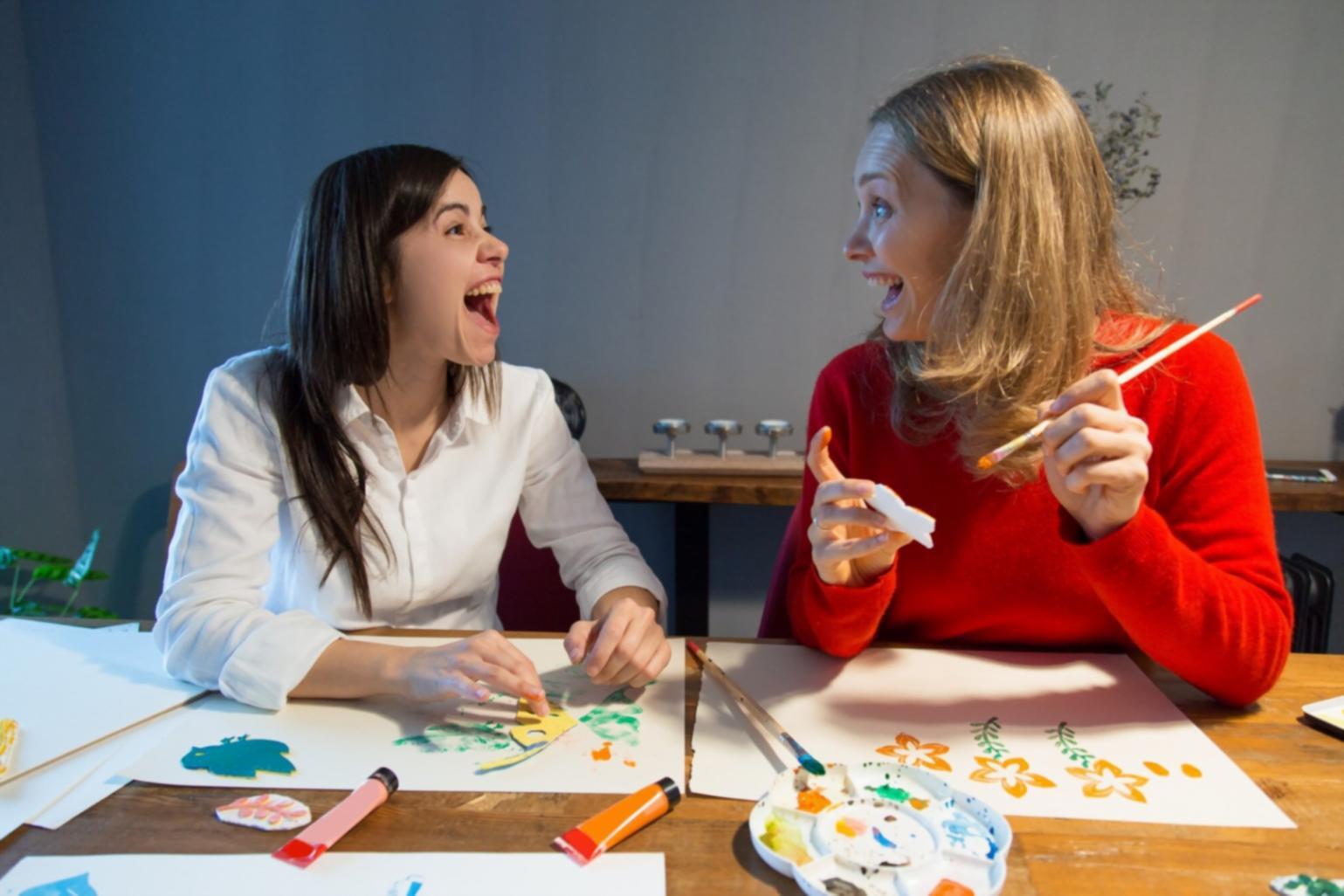 Teilnehmer während einer praktischen Marketing-Workshop-Session